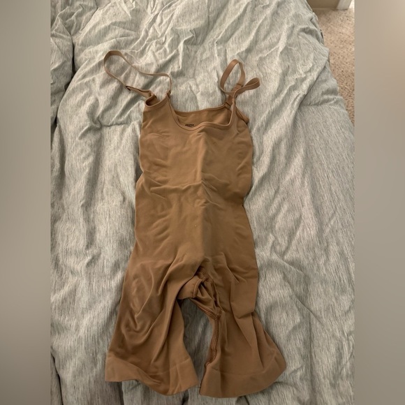 Skims Seamless Sculpting OPEN BUST THONG BODYSUIT - Picture 4 of 6